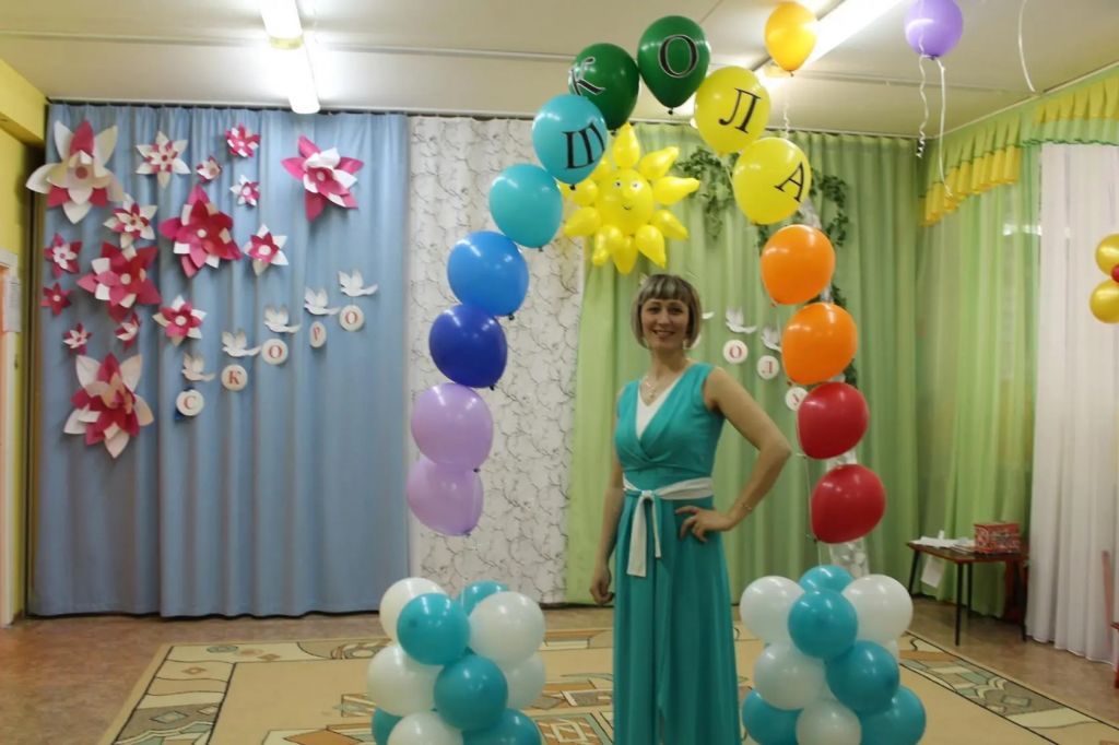 В роли ведущей на выпускном празднике.jpg